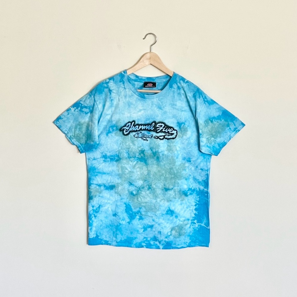 Channel 5 Global Broadcasting Graphic Tie Dye Blue T Shirt Adult size Large